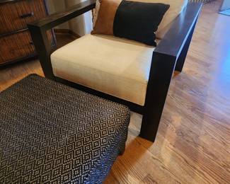Contemporary armchair with linen fabric