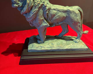 Lot 28: Museum shop of Chicago - Lion sculpture (Museum Lions)