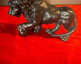Lot 44: Medici Black Lion Figurine