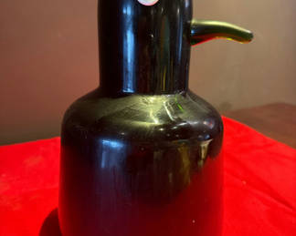 Lot 25: Green glass bird figurine