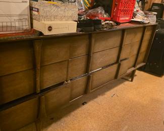 Here you go—short and keyword friendly. Vintage mid-century wooden dresser with multiple drawers and a dark finish—great for bedroom storage or retro décor. Keywords: vintage furniture, mid-century modern, MCM, wooden dresser, long dresser, bedroom furniture, storage drawers, estate sale.