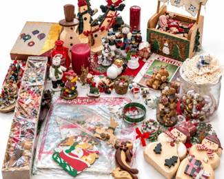 49 HugeVintageChristmasDecorationsOrnamentsLot