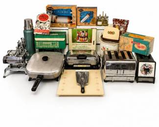 148 LargeVintageKitchenAppliancesGadgetsCookwareLot