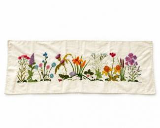 114 VintageHandEmbroideredWildflowerTableRunner