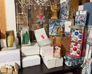 Wall decor, Vtg Christmas, and Bedding