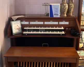 Wood console organ with double keyboard and pedals