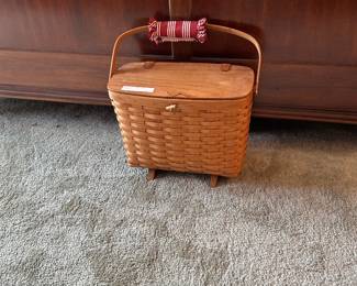 Woven basket with lid and leather handle, Longaberger-style