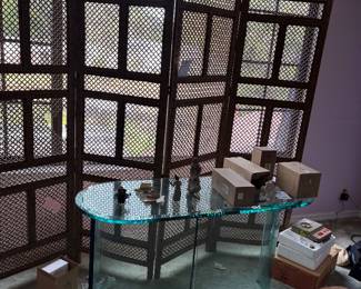 Lattice folding screen with glass table and small boxes