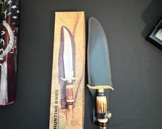 Classic Bowie Hunting Knife with Leather Sheath
