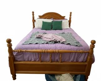 Traditional Spindle Post Bed Frame fourth image