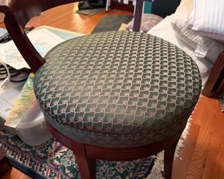 Vintage-Style Low-back Swivel Accent Chair