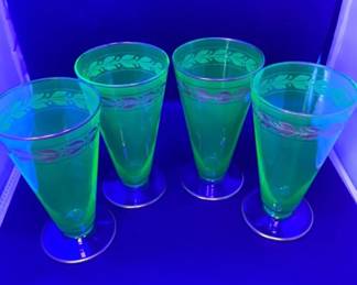 Set of 4 Cambridge Florentine Green Uranium Glass Tumblers with Gold Decoration