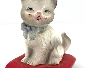 Vintage Lefton Ceramic Cat on Red Pillow Figurine 2540  MidCentury Kitsch Japan  Rare Find