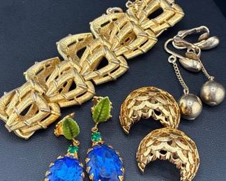 Vintage Costume Jewelry Monet Sarah Cov