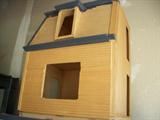 SMALL DOLL HOUSE