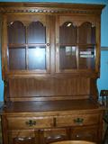 excellent condition two piece hutch