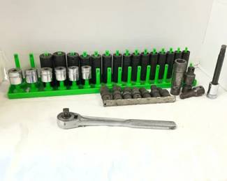 Mixture of Metric and Regular SnapOn Sockets with Ratchet