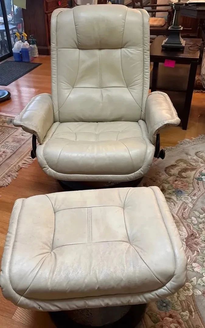 Cream Leather Swivel Recliner Lounge Chair with Matching Ottoman  Tufted Upholstery