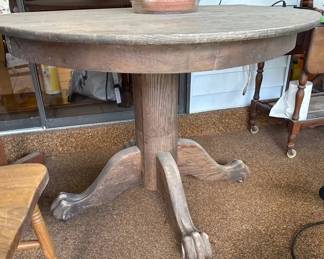 AntiqueStyle Round Oak Pedestal Dining Table with Carved Claw Feet
