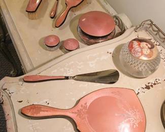Dresser set