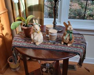Round end table, green glass lamp
