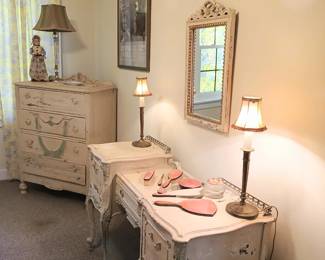 Very pretty bedroom dresser and vanity