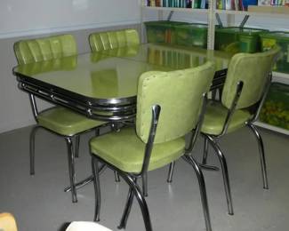 $700, Vintage Original diner table w/4 chairs & leaf