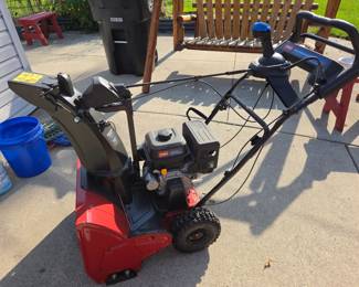 $600, Toro Snowmaster 724 QXE, 1000 Snow Series Auger (2 yrs old)