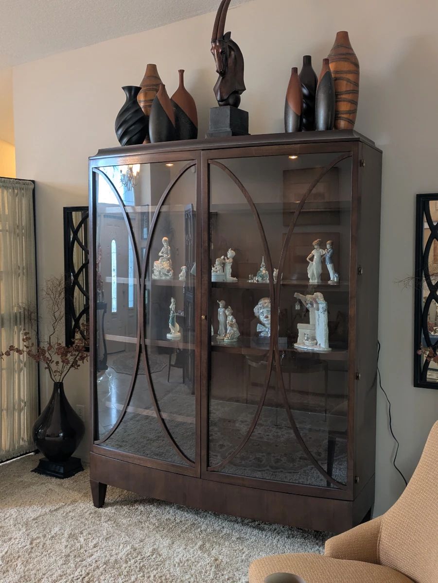 Henredon bowfront vitrine lighted display cabinet, decorative vases, mirrors, and sculptures, Lladro porcelain
