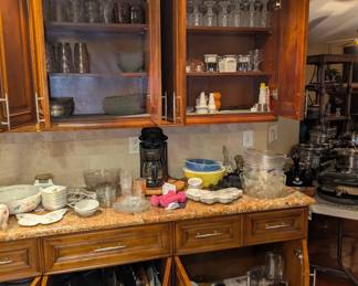 Lots of good quality cookware and bakeware