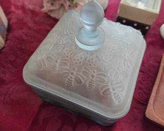Tiara indiana glass bee dish