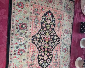 This is a small rug for table top