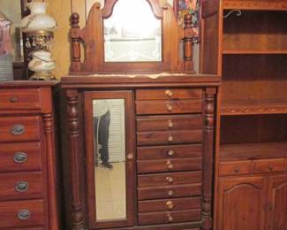 Jewlery dresser with drawers