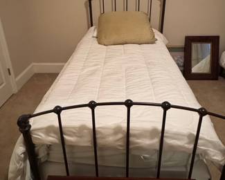 Vintage-Style Iron Twin Bed Frames