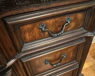 Traditional Serpentine Front Nine-Drawer Dresser
