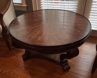 Traditional Round Pedestal Coffee Table