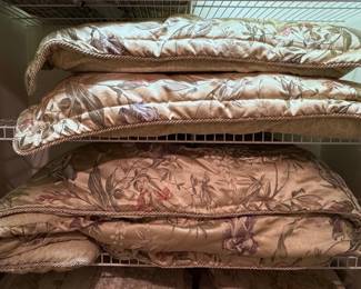 Floral Jacquard Quilted Bedding Set