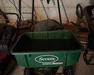 Scotts SpeedyGreen 3000 Broadcast Spreader