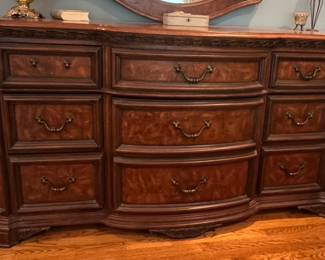 Traditional Serpentine Front Nine-Drawer Dresser