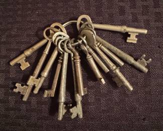 Vintage Skeleton Key Ring