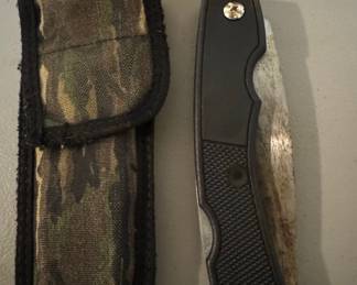 Folding Utility Knife with Camouflage Sheath