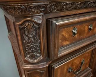 Traditional Serpentine Front Nine-Drawer Dresser