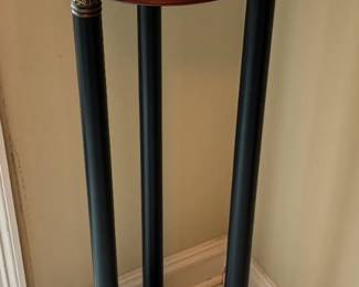 Neoclassical pedestal accent table/plant stand
