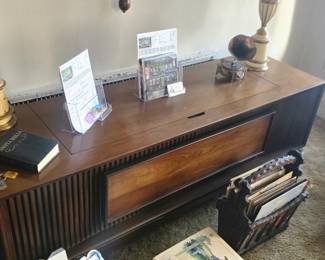 Vintage record player / entertainment system