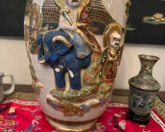 Antique Japanese Satsuma Moriage High- Relief Gold Presentation Vase 15" $250