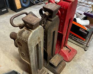 Train jacks