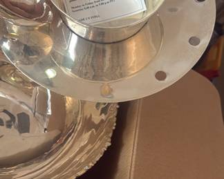 Drop in the included internal drain plate to keep ice elevated below, allowing you to serve chilled shrimp, fruit, or appetizers on top without them getting soggy.