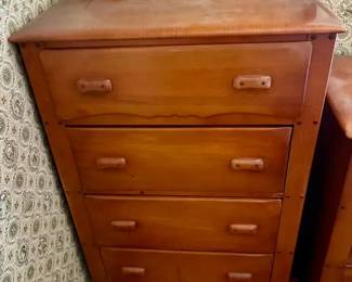 Vintage 4-Drawer Dresser