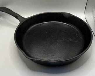 Wagner 10” Cast Iron Skillet