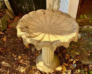 Concrete Bird Bath in 2 Pieces (Heavy!)